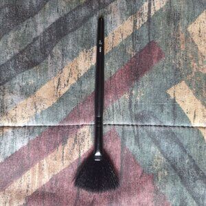 E.L.F - Fan Brush # 2
